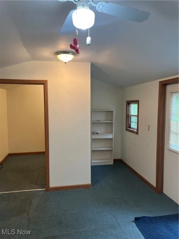 Separate building for your office, crafting or relaxing space.