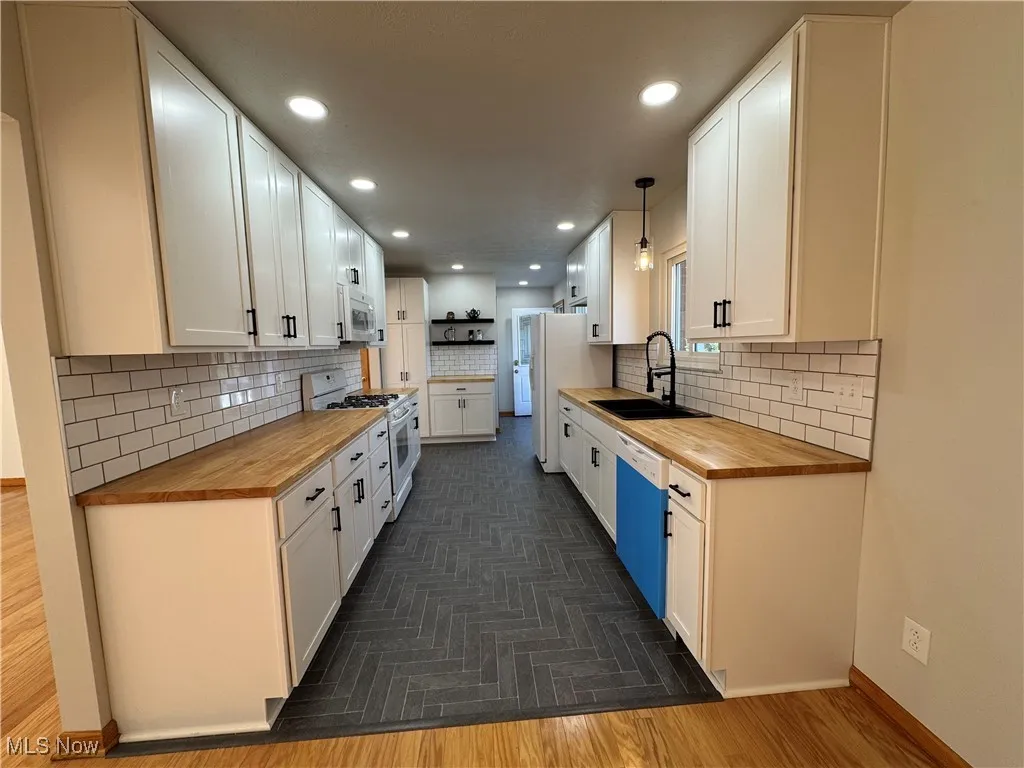 943 Pine Street, Belpre, Ohio,MLS Now Listing ID