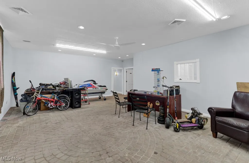Show room or office space