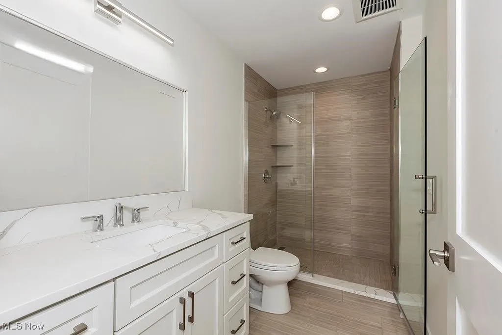 Large second master bathroom