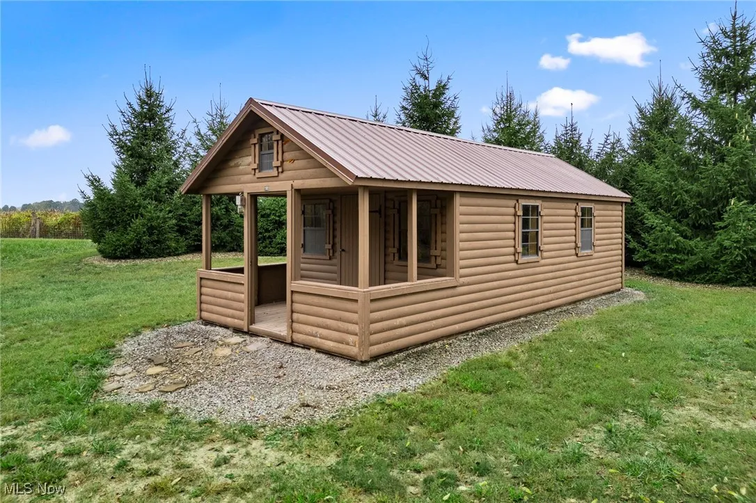View of outdoor structure with an outbuilding