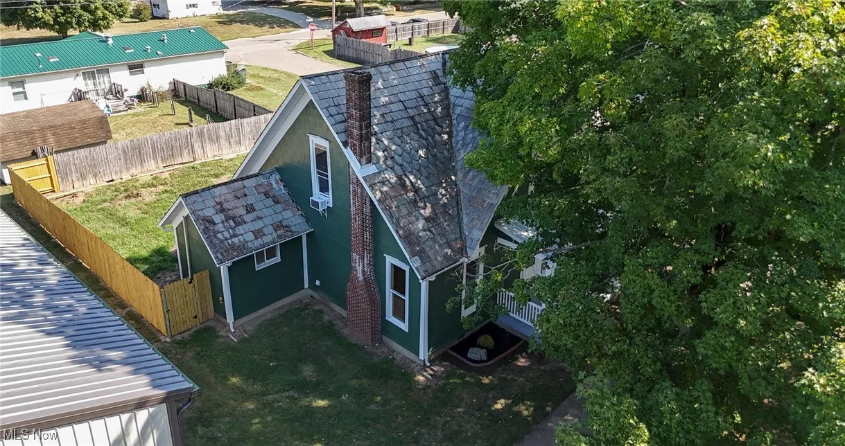 Bird's eye view with a residential view