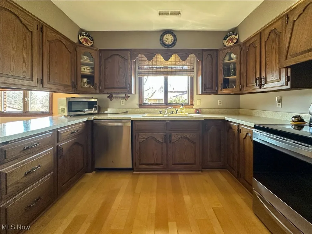 365 Sunset Drive, Brookfield, Ohio,MLS Now Listing ID