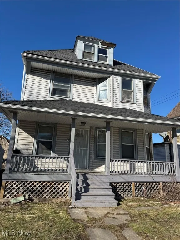 American foursquare style home with covered porch
