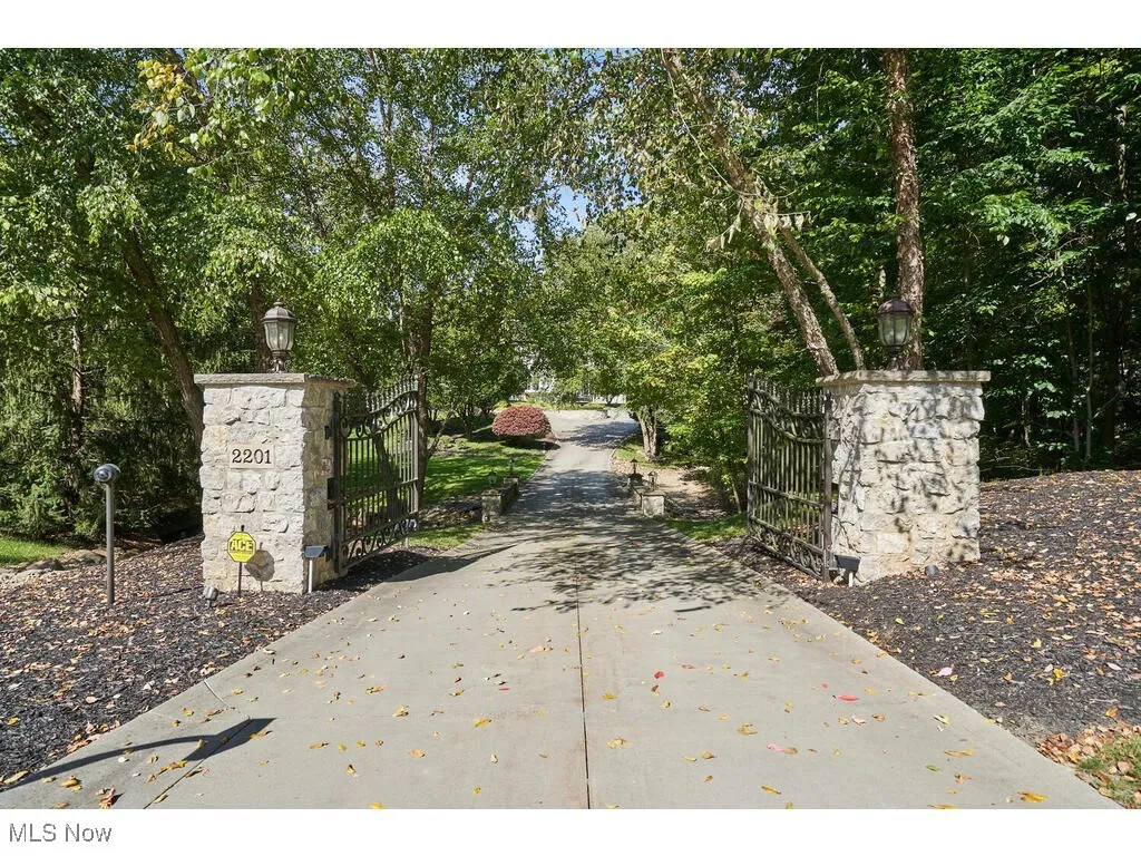 Surrounding community with a gate