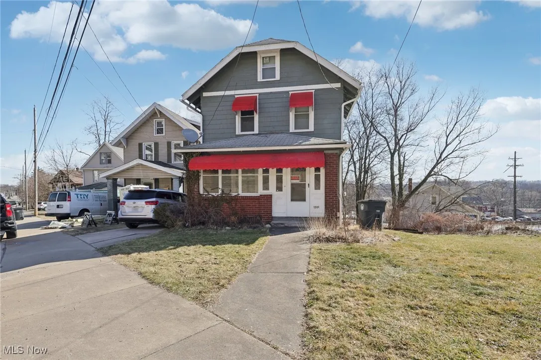 View of front of house featuring brick siding and a front lawn