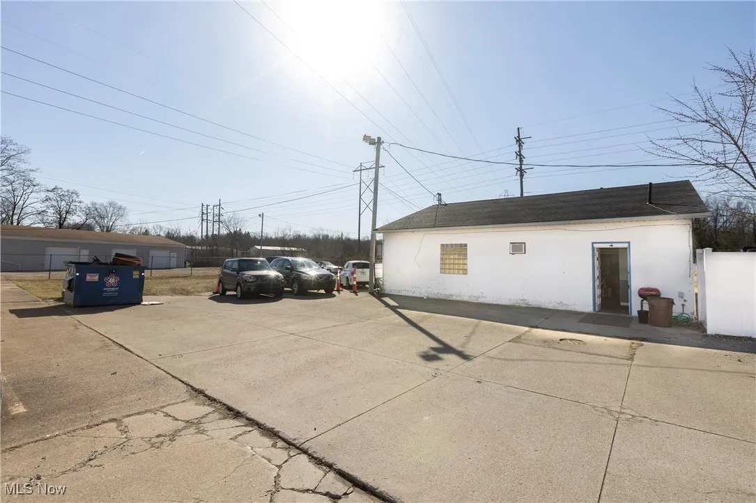 View of outdoor structure with an outdoor structure, fence, and driveway