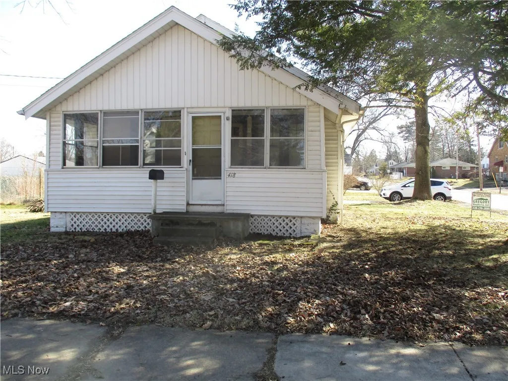 Bungalow-style home with entry steps