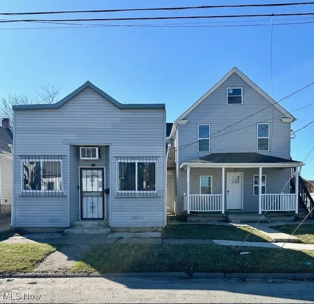 View of front of house featuring a porch