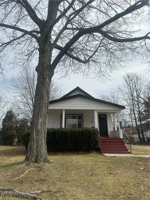 View of front of home featuring a porch