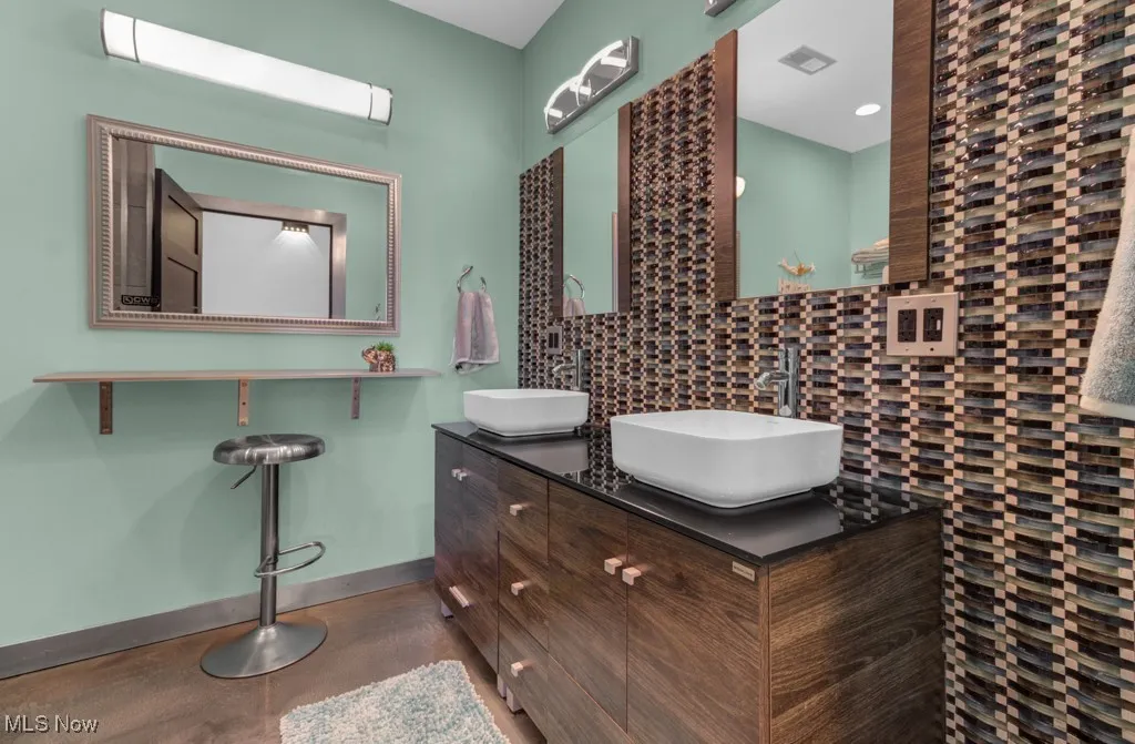 40 E Mohawk Drive, Malvern, Ohio,MLS Now Listing ID
