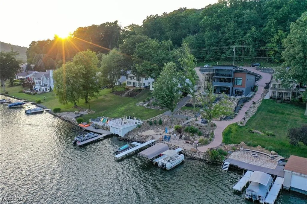 40 E Mohawk Drive, Malvern, Ohio,MLS Now Listing ID