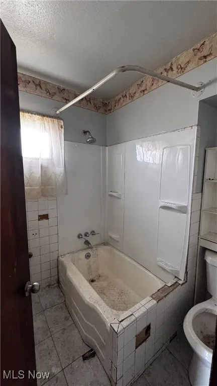 Full bathroom main floor