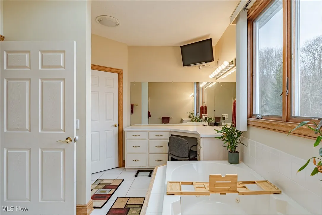 9006 Walkers Lane, Kirtland, Ohio 44094,MLS Now Listing ID