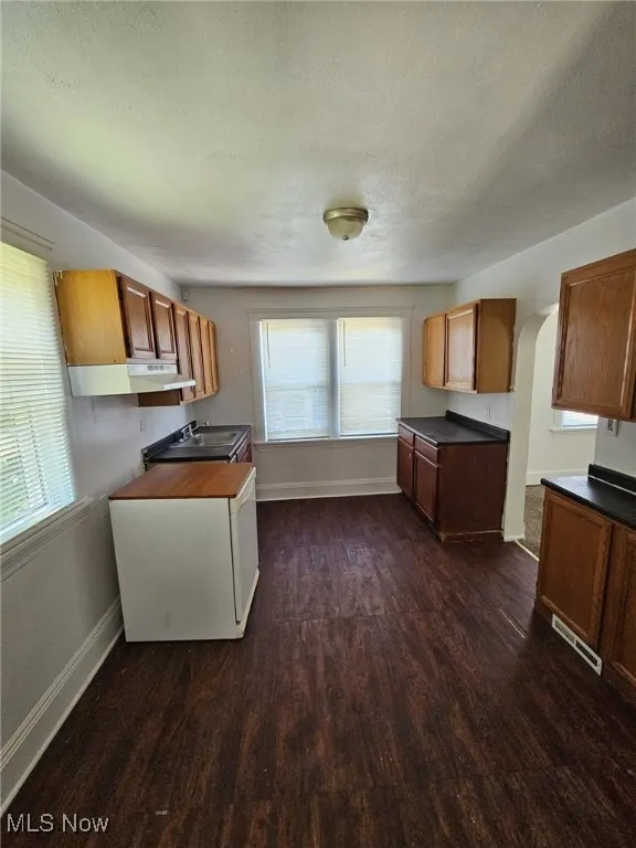 full kitchen