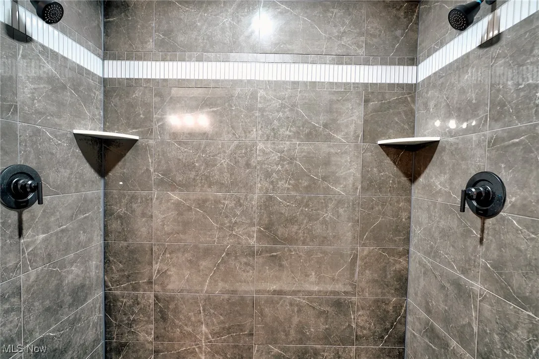Full bathroom featuring a tile shower