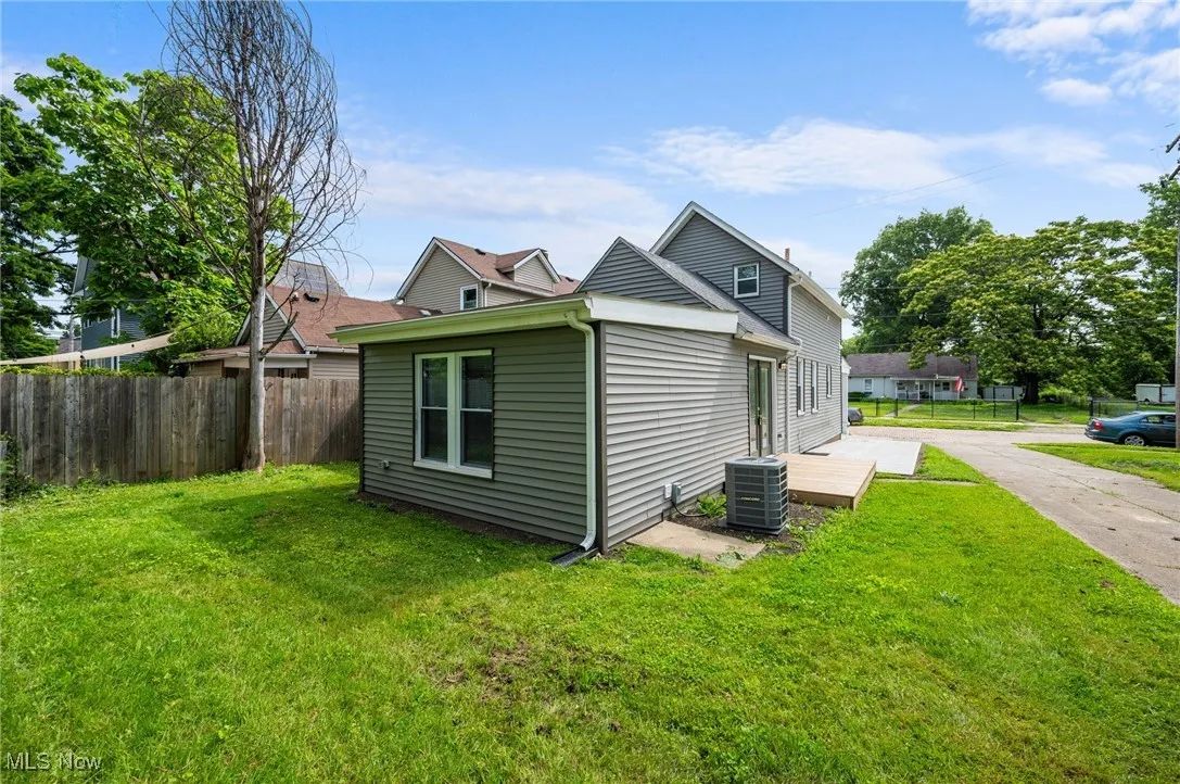 View of side of home
