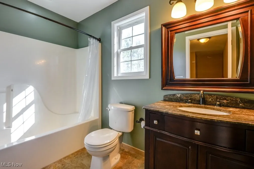 Full bathroom, 2nd level