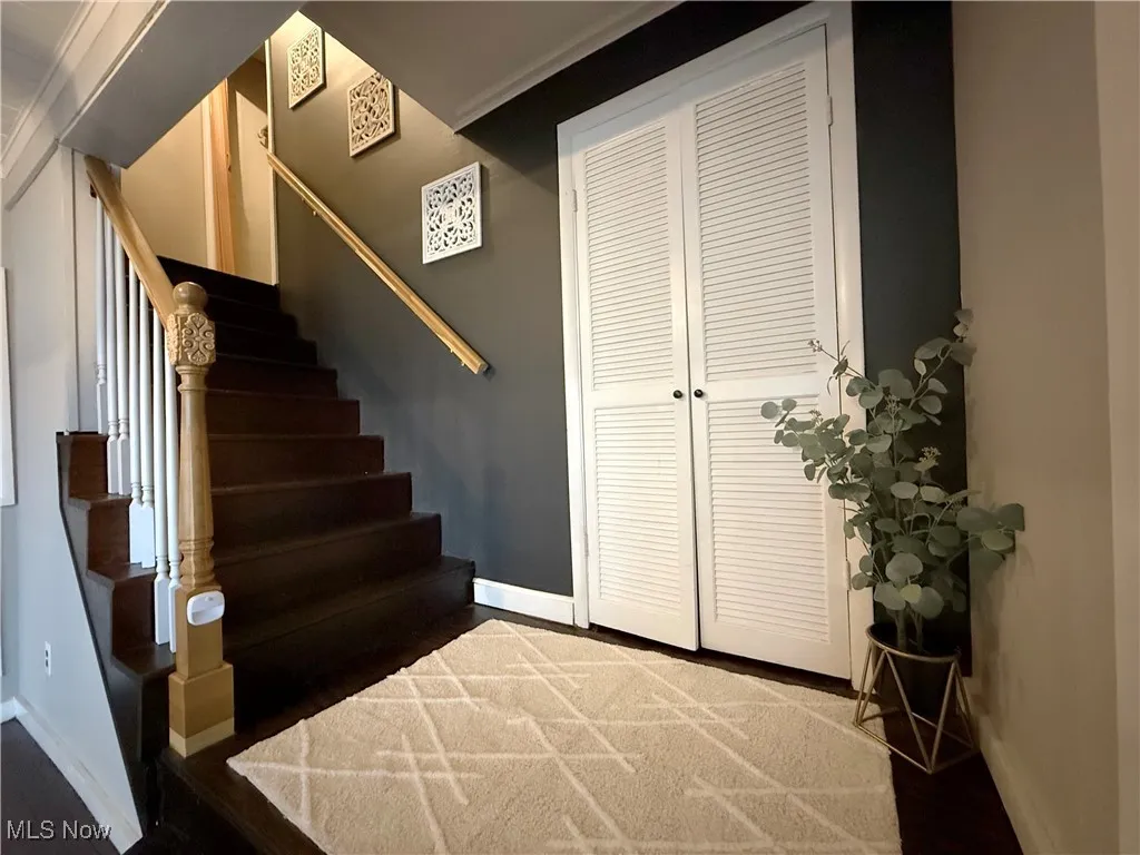 Steps to 2nd Level from Main Entry