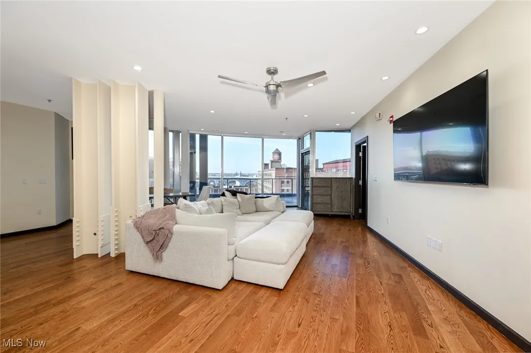Living area featuring expansive windows, light wood-type flooring, recessed lighting, and baseboards