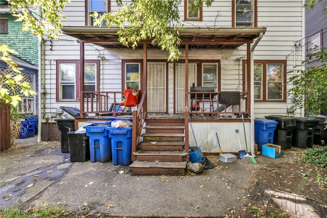 Property entrance with a porch