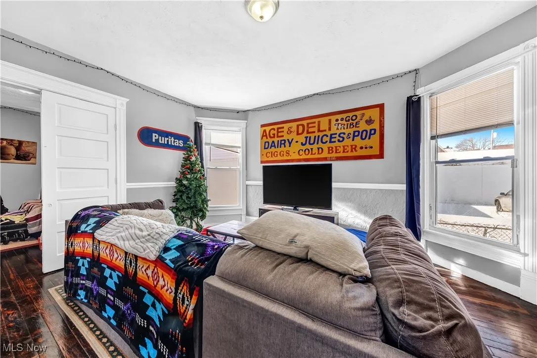 Living room with hardwood / wood-style flooring and baseboards