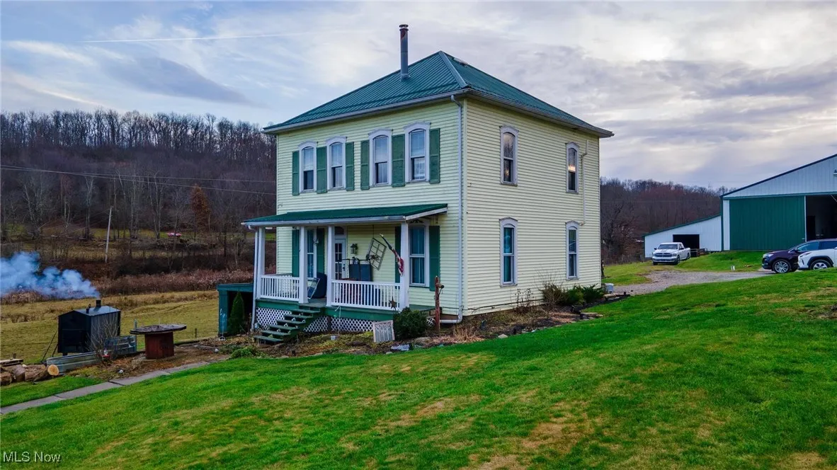 View of front of property featuring a porch