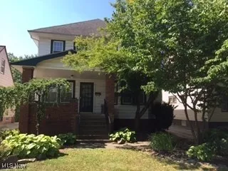 View of front facade with a porch