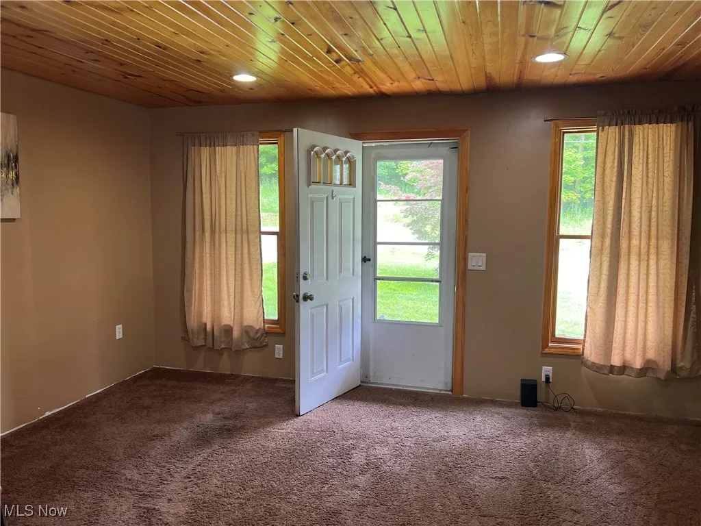  Vacant living room and front entrence