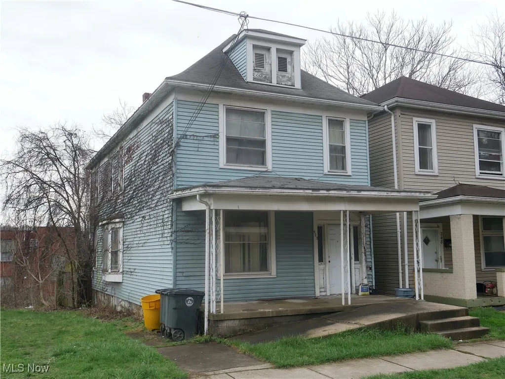 American foursquare style home with a porch