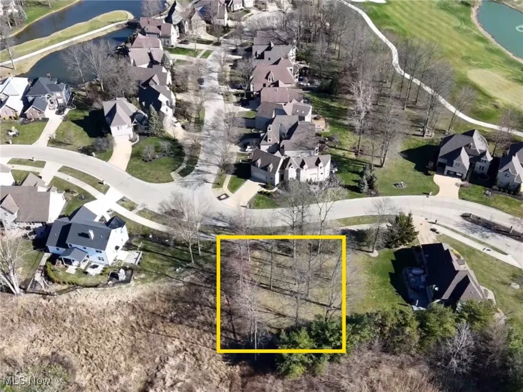 Birds eye view of property featuring