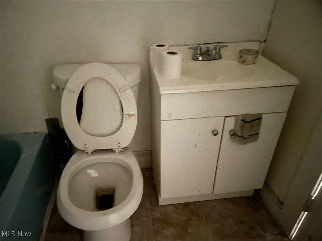 Down Unit Bathroom view 4
