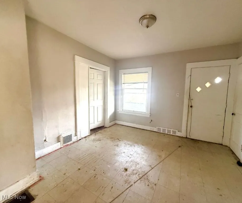 Entryway with tile patterned floors and visible vents