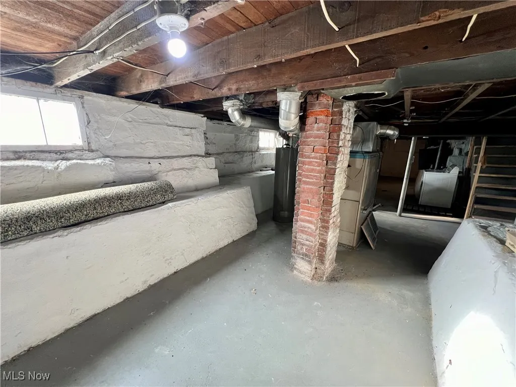 Basement with washer / clothes dryer and water heater
