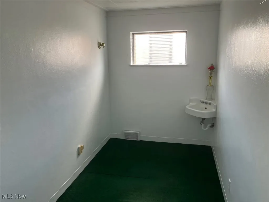Bathroom featuring baseboards and visible vents