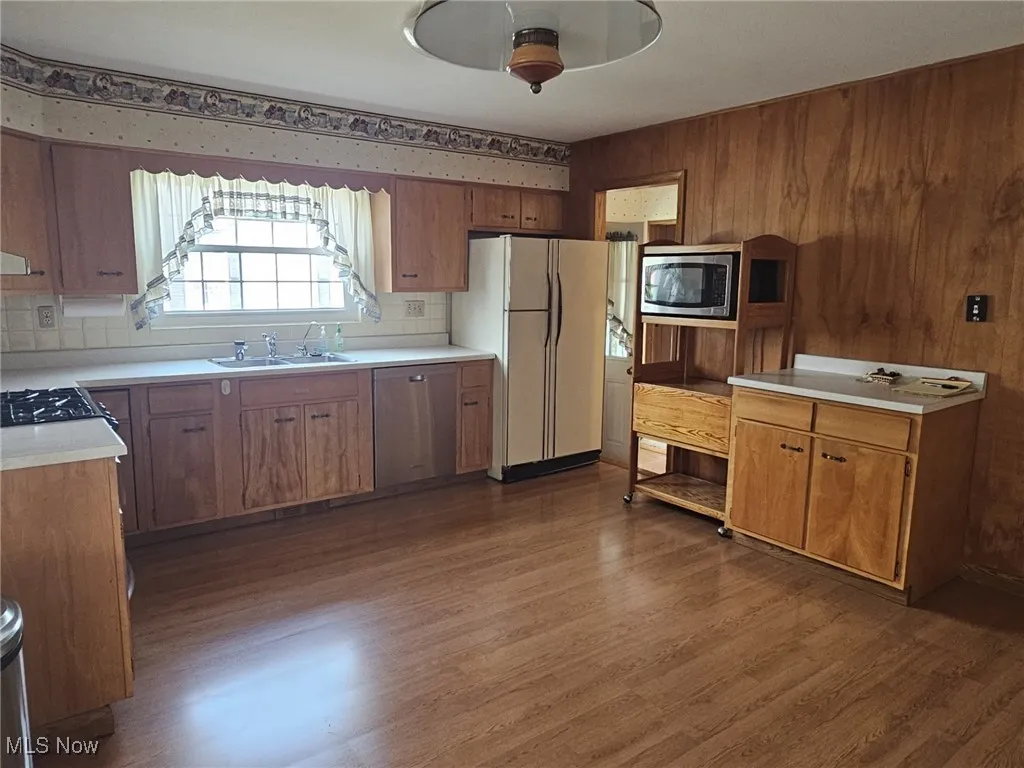 SS Gas range and newer dishwasher