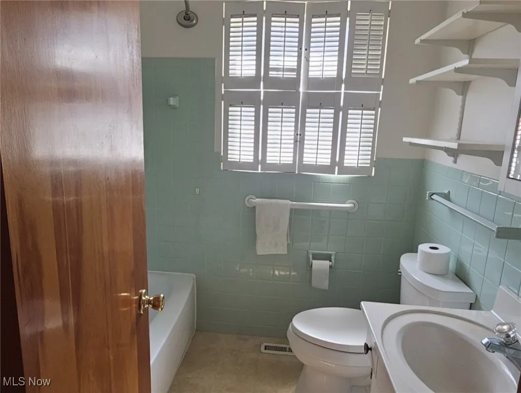 Full bathroom with a wealth of natural light