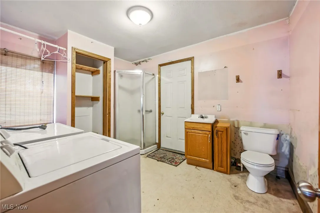 Laundry / Full Bath area