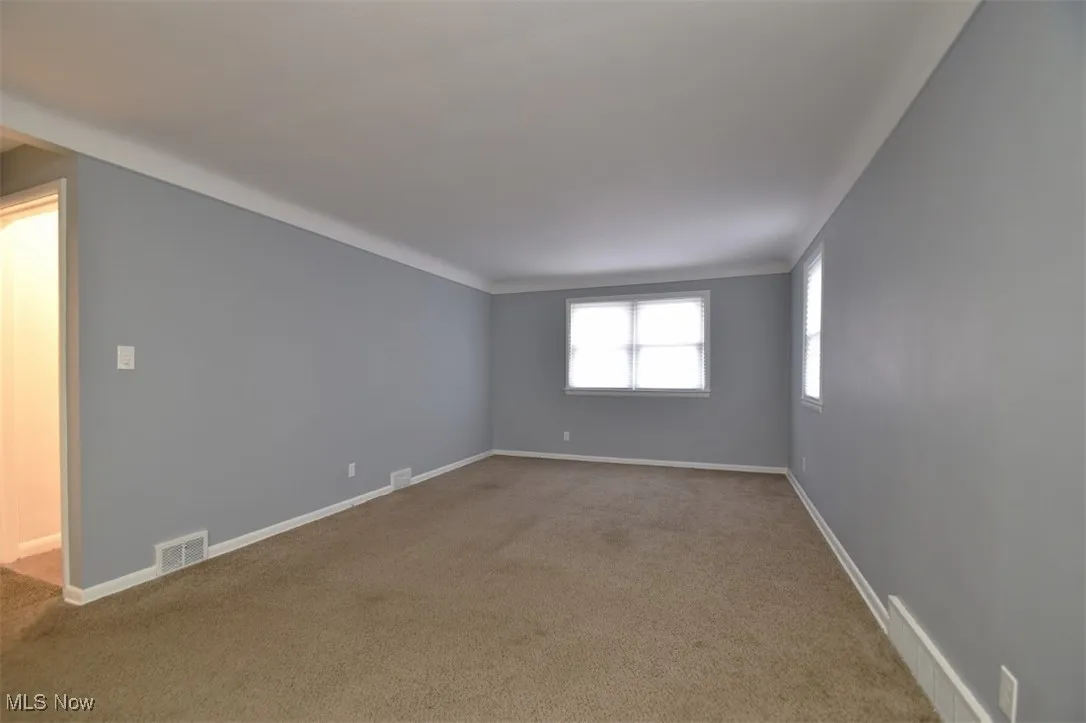 Up unit living room/dining room