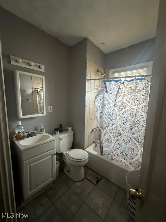 Upstairs Unit Bathroom