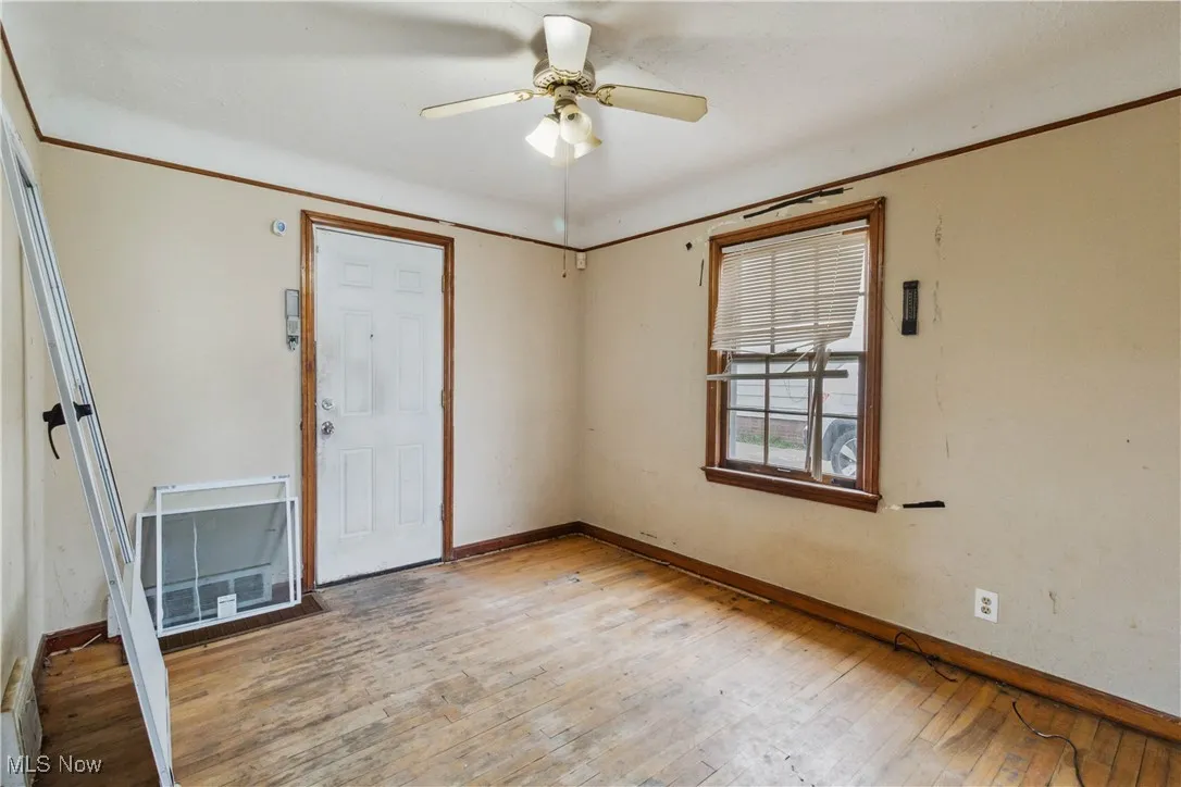 Unfurnished room with light wood-style flooring, baseboards, and ceiling fan