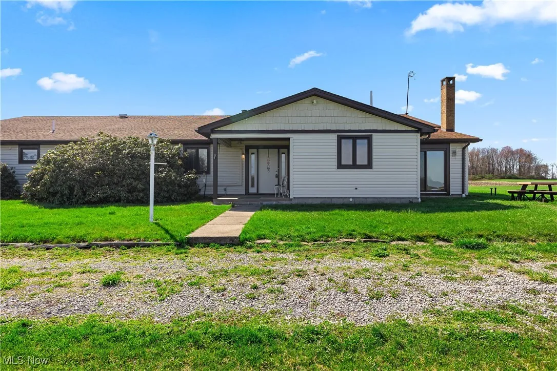 View of front facade with a front lawn