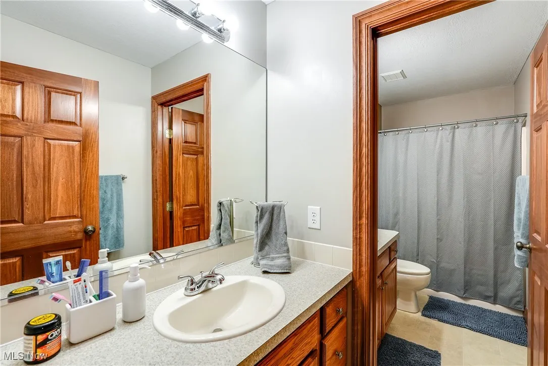 Full bath #2 on 2nd Floor