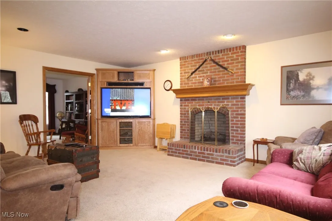 Corner tv cabinet that will accommodate a 60