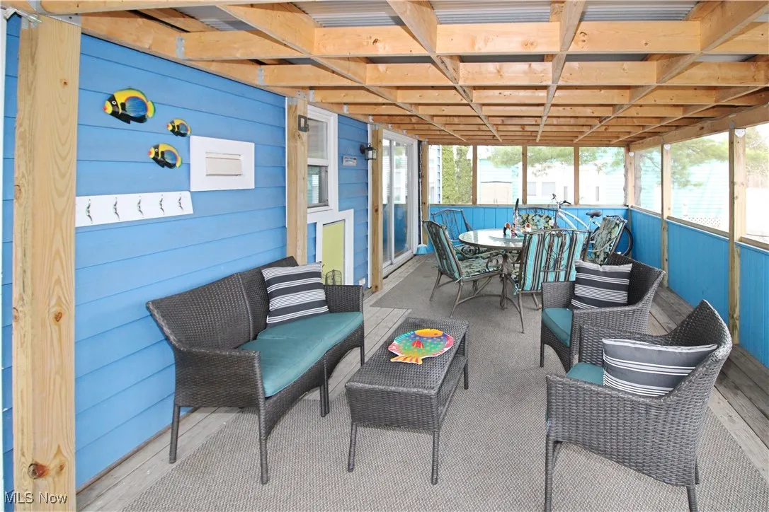 Sunroom / solarium featuring outdoor dining space