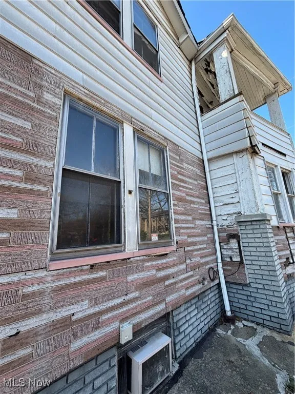 View of side of home