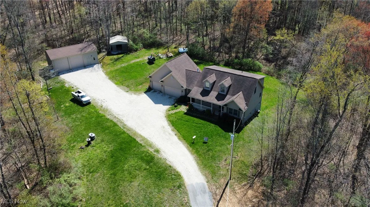Drone / aerial view featuring a wooded view