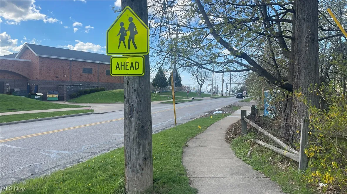 walking distance to Lake Erie