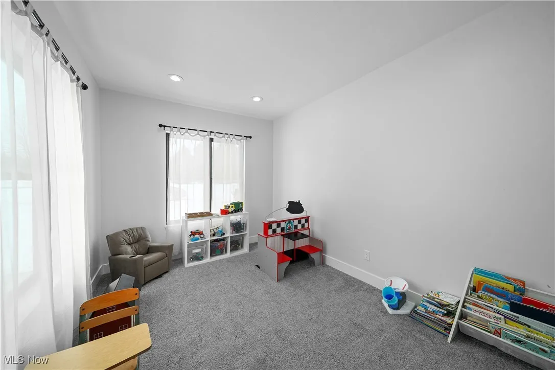 Game room with recessed lighting, plenty of natural light, baseboards, and carpet
