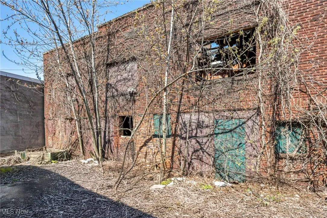 View of side of home